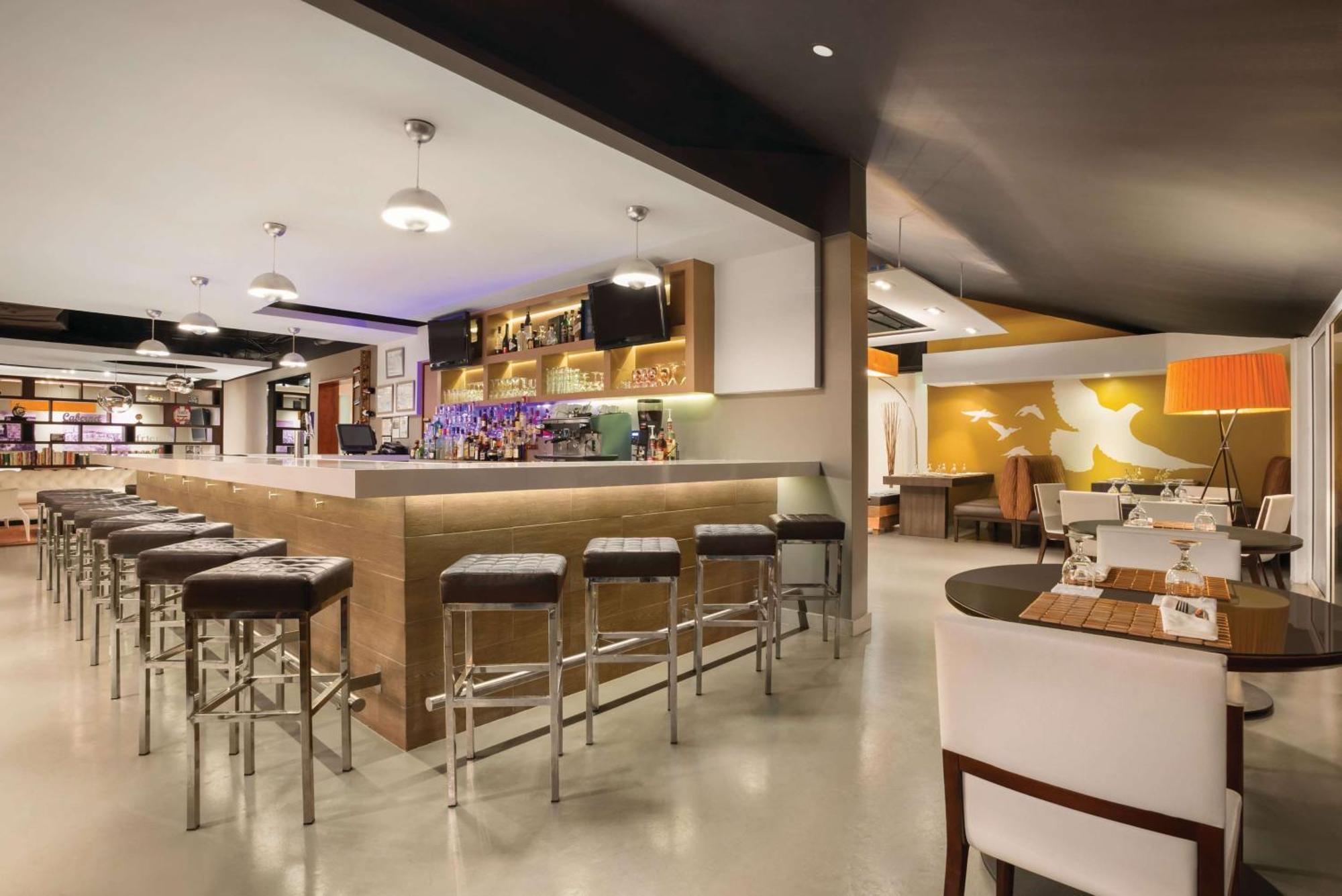 Tryp By Wyndham Isla Verde San Juan Kültér fotó
